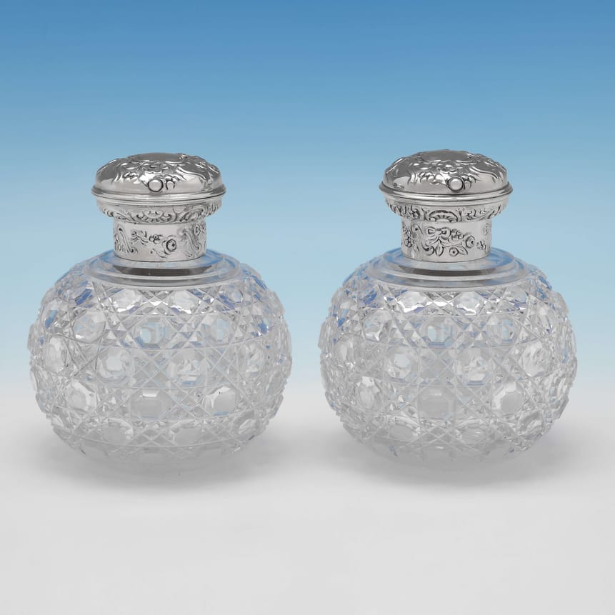 Antique Sterling Silver Pair Of Scent Bottles - William Comyns Hallmarked In 1903 London - Edwardian - Image 1