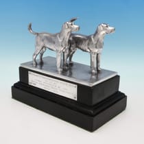 Sterling Silver Model of a Pair of Dogs with Military Interest - Blackmore & Fletcher Ltd., hallmarked in 1929 London - George V - Thumbnail 1