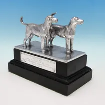 Sterling Silver Model of a Pair of Dogs with Military Interest - Blackmore & Fletcher Ltd., hallmarked in 1929 London - George V - Thumbnail 1