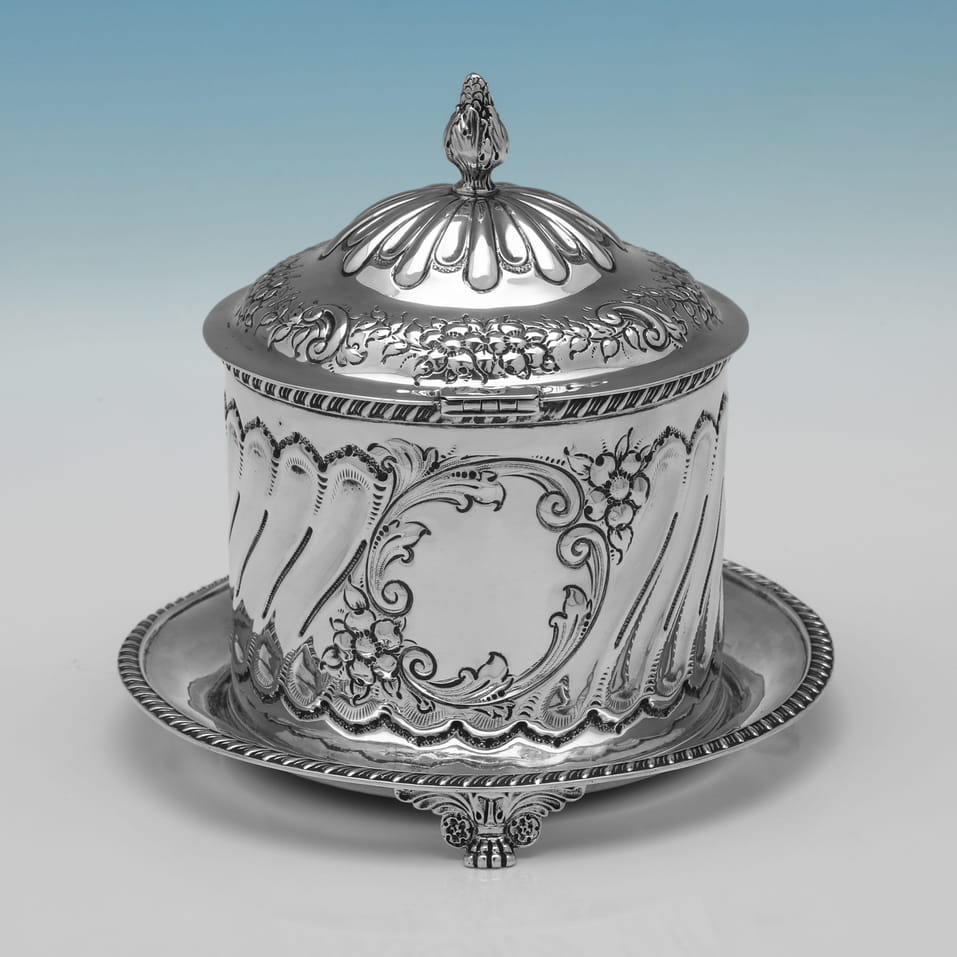 Antique Sterling Silver Biscuit Box - William Hutton, hallmarked in 1899 London - Victorian - Image 2