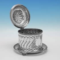 Antique Sterling Silver Biscuit Box - William Hutton, hallmarked in 1899 London - Victorian - Thumbnail 3