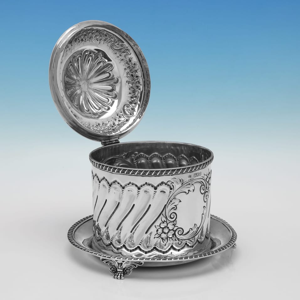 Antique Sterling Silver Biscuit Box - William Hutton, hallmarked in 1899 London - Victorian - Image 3