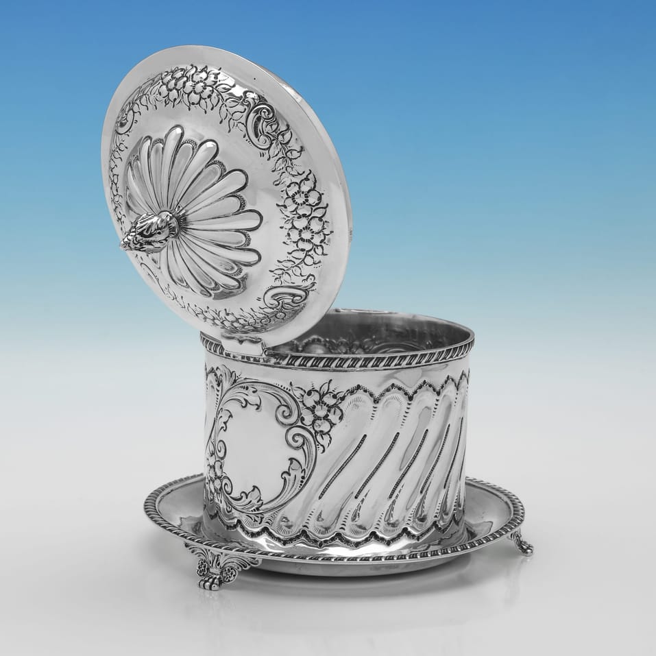 Antique Sterling Silver Biscuit Box - William Hutton, hallmarked in 1899 London - Victorian - Image 4