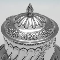 Antique Sterling Silver Biscuit Box - William Hutton, hallmarked in 1899 London - Victorian - Thumbnail 5