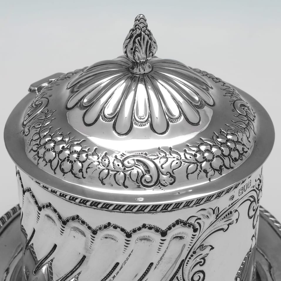 Antique Sterling Silver Biscuit Box - William Hutton, hallmarked in 1899 London - Victorian - Image 5