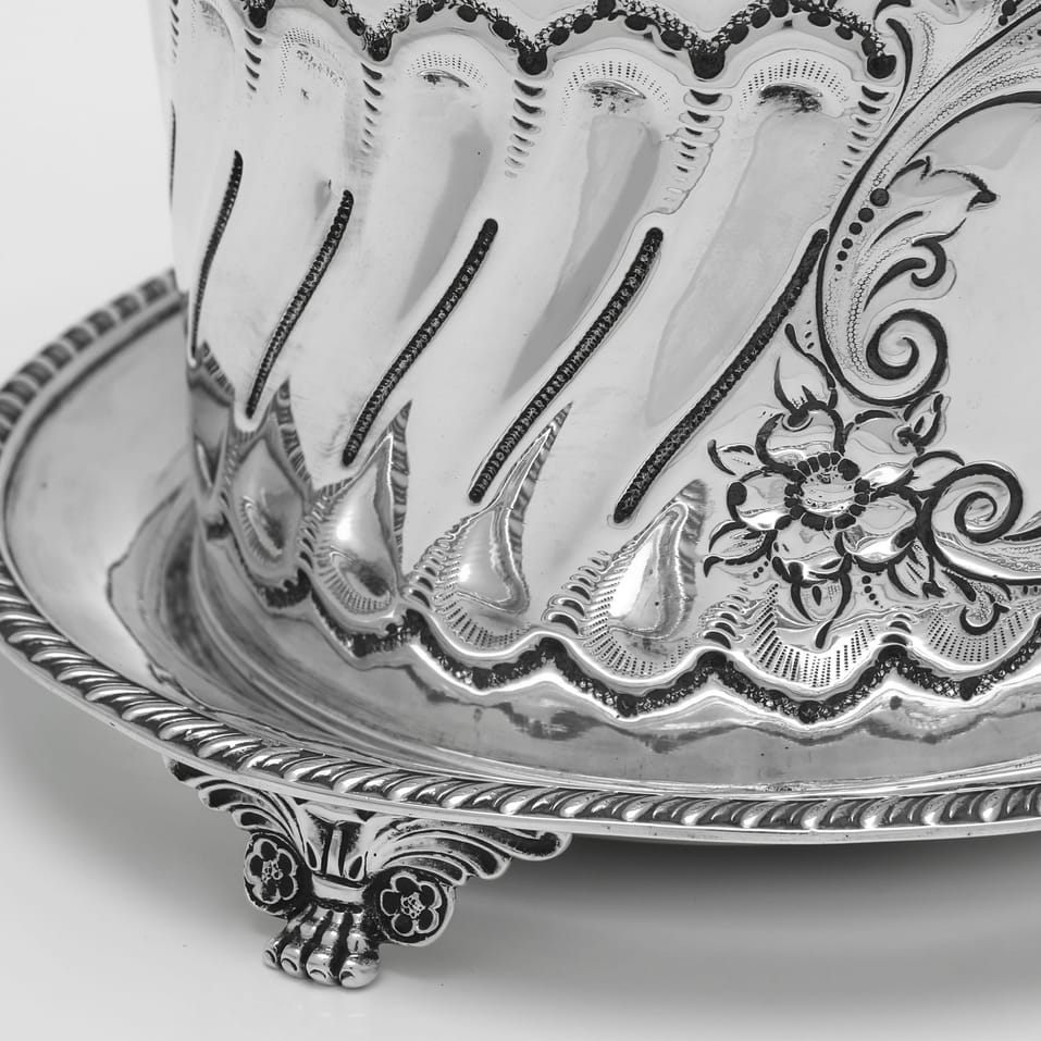 Antique Sterling Silver Biscuit Box - William Hutton, hallmarked in 1899 London - Victorian - Image 6