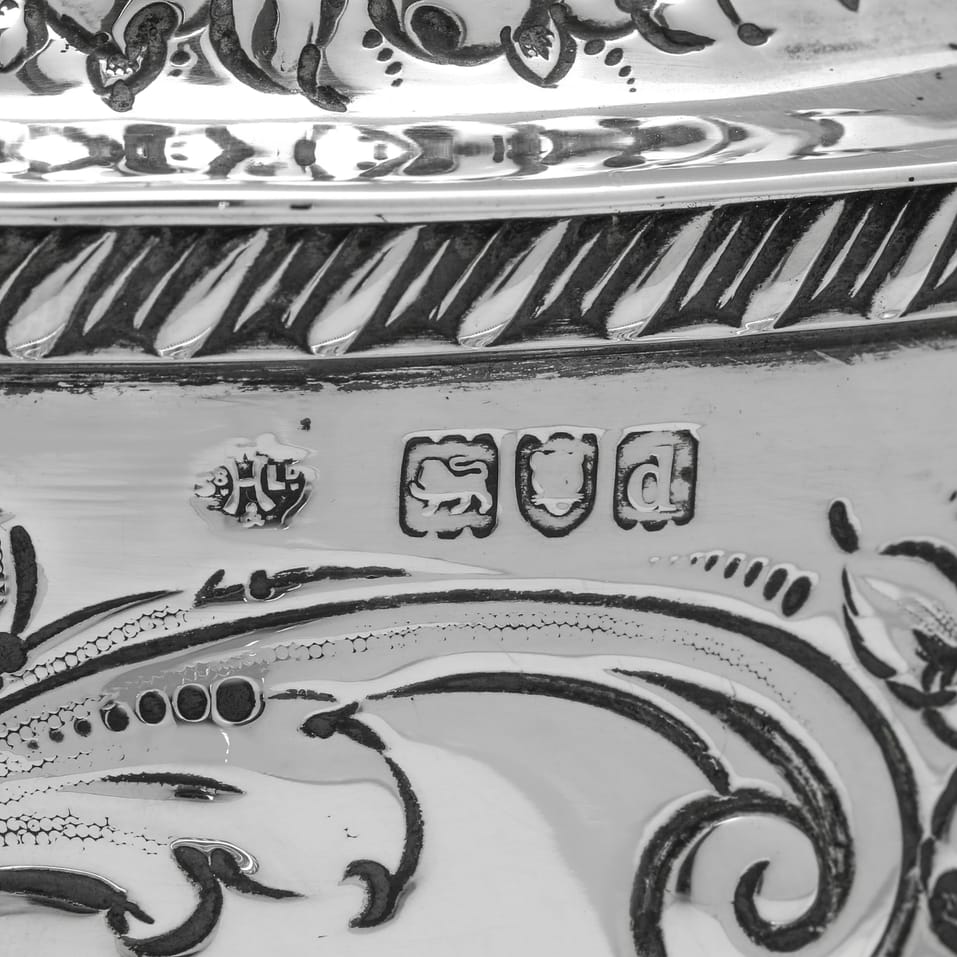 Antique Sterling Silver Biscuit Box - William Hutton, hallmarked in 1899 London - Victorian - Image 7