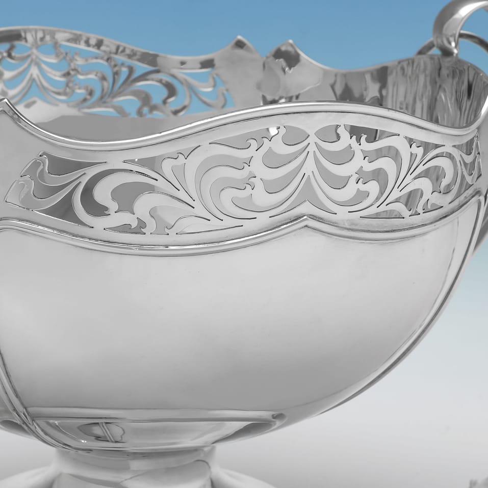 Sterling Silver Bowl - Walker & Hall, hallmarked in 1927 Sheffield - George V - Image 3