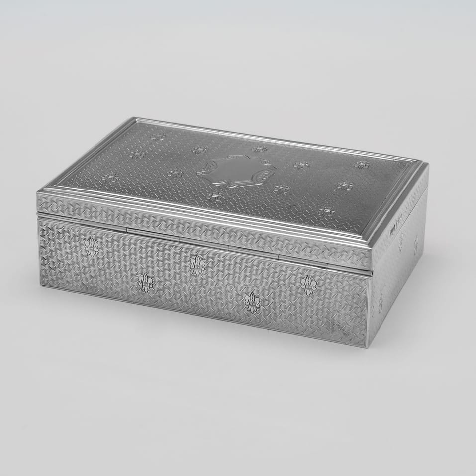 Antique Sterling Silver Box - Finnigans Ltd., hallmarked in 1913 London - George V - Image 2