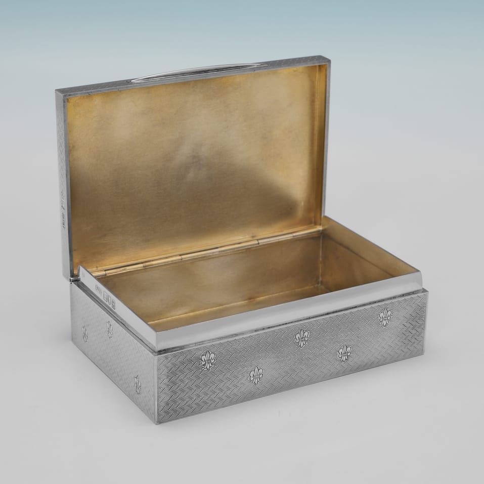 Antique Sterling Silver Box - Finnigans Ltd., hallmarked in 1913 London - George V - Image 3