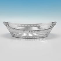 Antique Sterling Silver Bread Dish - Barker Brothers Ltd., hallmarked in 1916 Chester - George V - Thumbnail 1