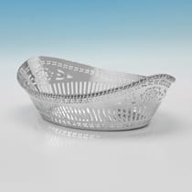 Antique Sterling Silver Bread Dish - Barker Brothers Ltd., hallmarked in 1916 Chester - George V - Thumbnail 2