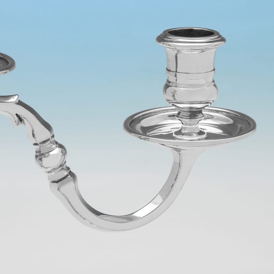 Sterling Silver Pair of Candelabra - Wakely & Wheeler, hallmarked in 1977 London - Elizabeth II - Image 4