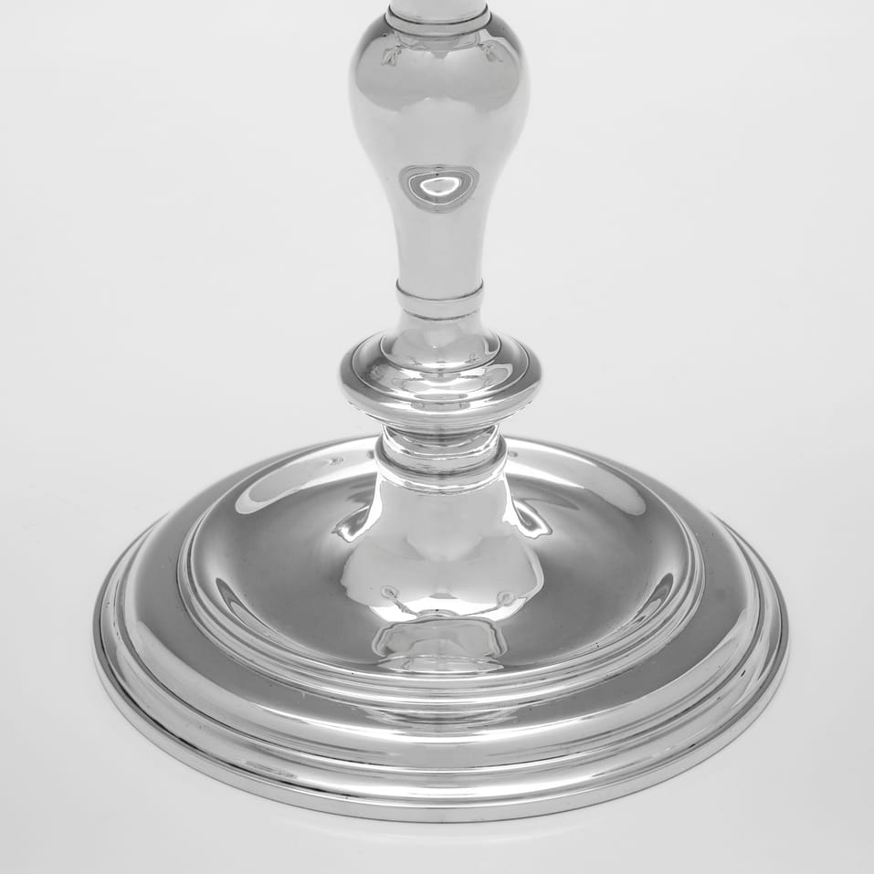 Sterling Silver Pair of Candelabra - Wakely & Wheeler, hallmarked in 1977 London - Elizabeth II - Image 5