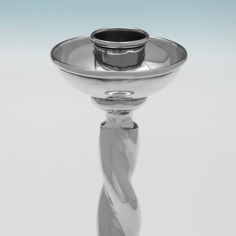 Antique Sterling Silver Pair of Candlesticks - Saunders & Mckenzie, hallmarked in 1924 Birmingham - George V - Image 4
