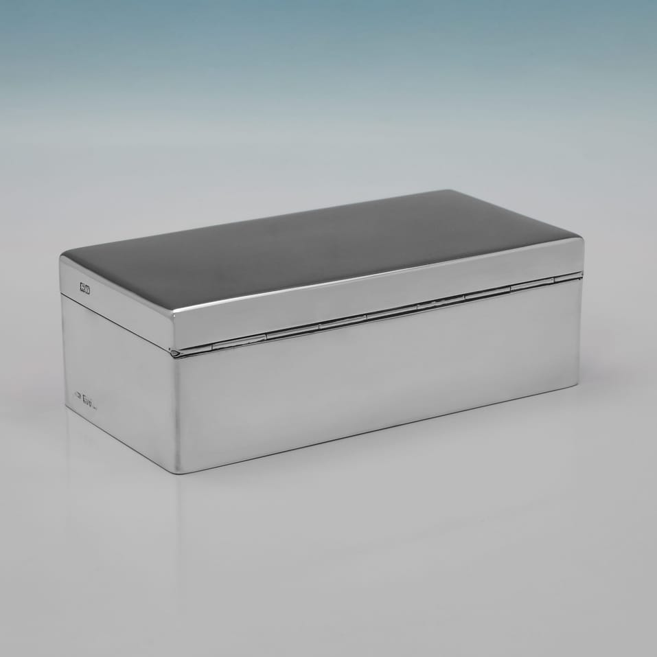 Antique Sterling Silver Cigarette Box - Cohen & Charles, hallmarked in 1922 Chester - George V - Image 3