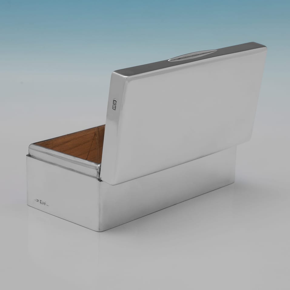 Antique Sterling Silver Cigarette Box - Cohen & Charles, hallmarked in 1922 Chester - George V - Image 4