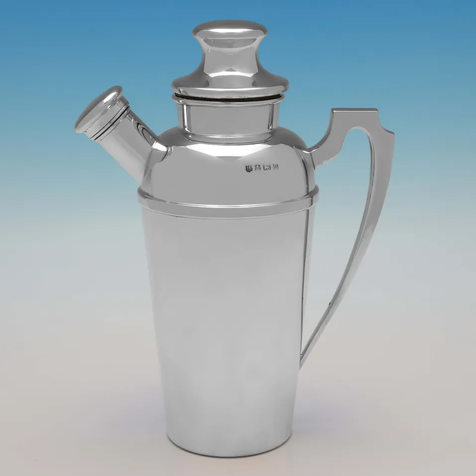 Sterling Silver Cocktail Shaker - Barker Brothers Ltd., hallmarked in 1932 Birmingham - George V