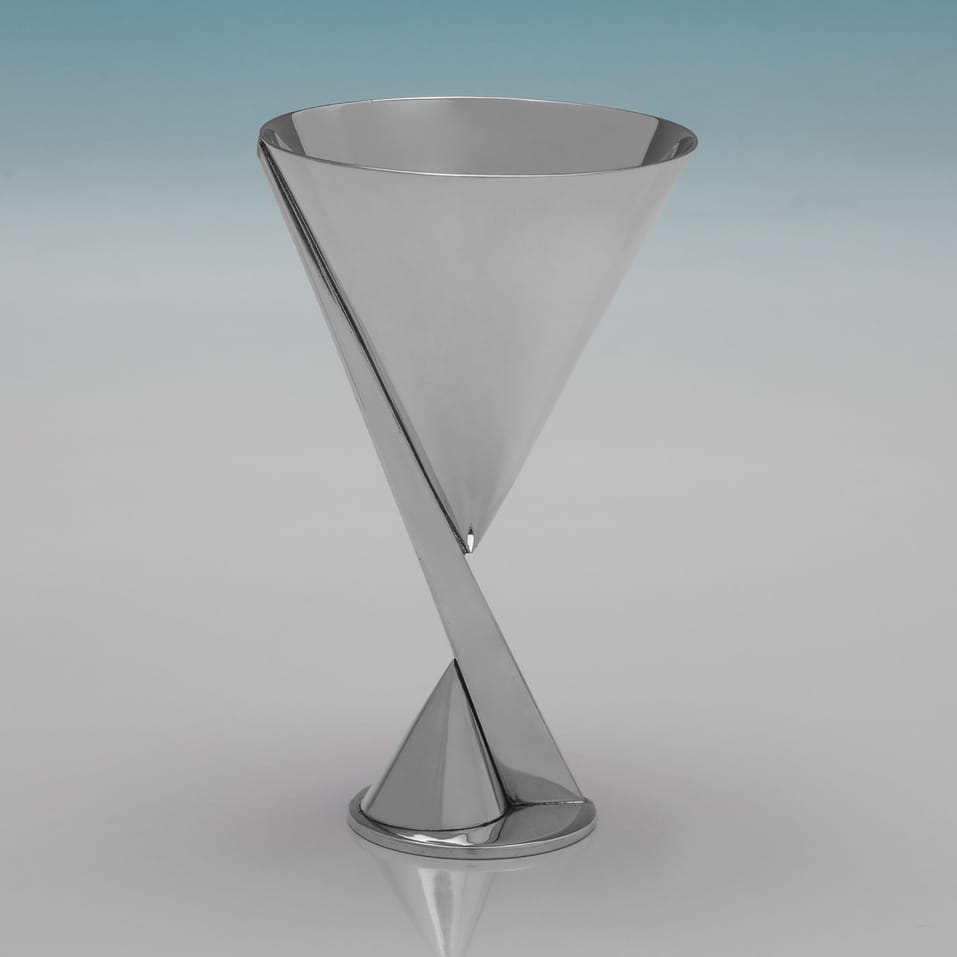 Silver Plate Cocktail Shaker & Glasses Set - made circa 1928 - George V - Image 6