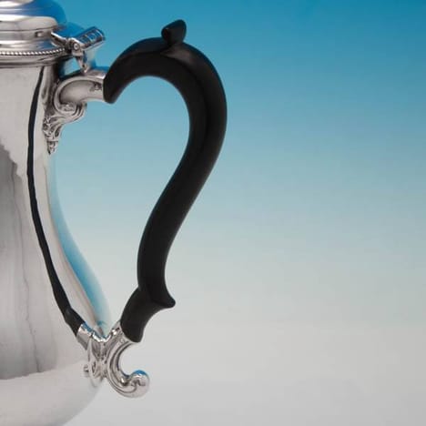 Antique Sterling Silver Coffee Pot - Hester Bateman, hallmarked in 1781 London - George III - Image 3
