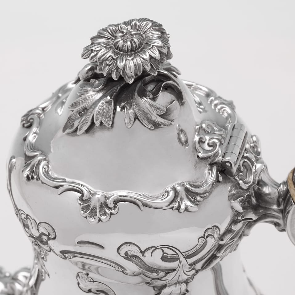 Antique Sterling Silver Coffee Pot - Barnard Brothers, hallmarked in 1856 London - Victorian - Image 3