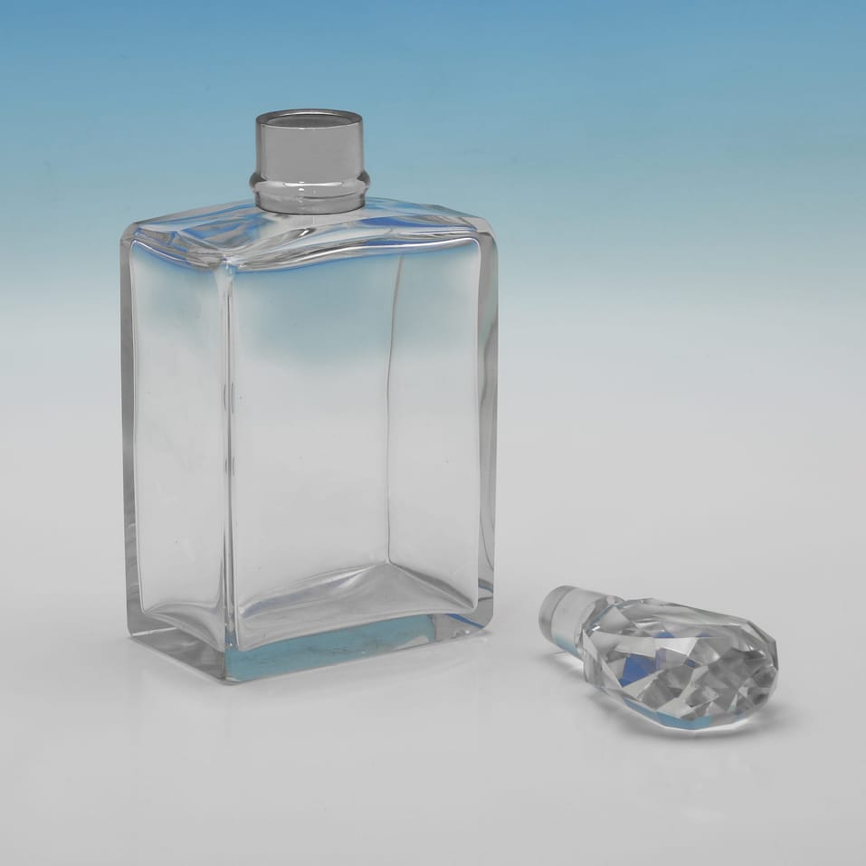 Antique Sterling Silver & Glass Pair of Decanters - Hukin & Heath, hallmarked in 1921 Birmingham - George V - Image 3