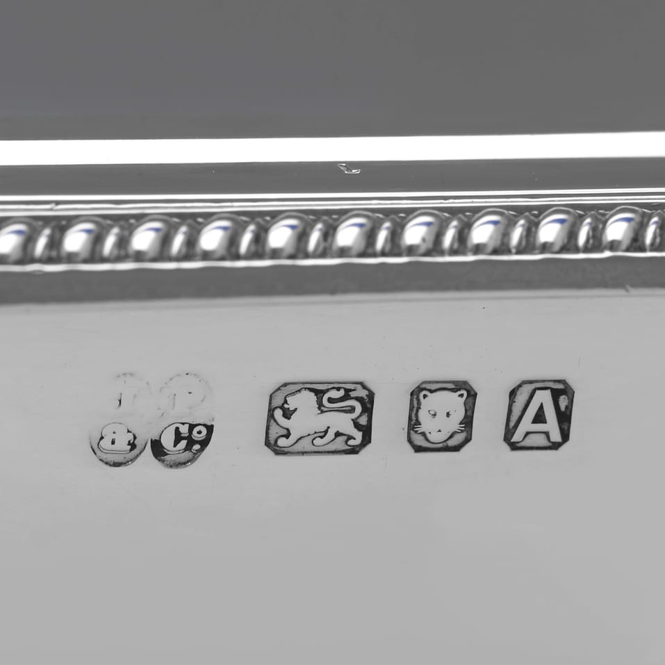 Sterling Silver Pair of Entree Dishes - J. Parkes & Co., hallmarked in 1936 - George VI - Image 5