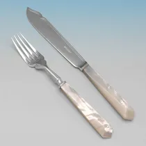 Sterling Silver & Mother of Pearl Fish Set - Viner's Ltd., hallmarked in 1935 Sheffield - George V - Thumbnail 2