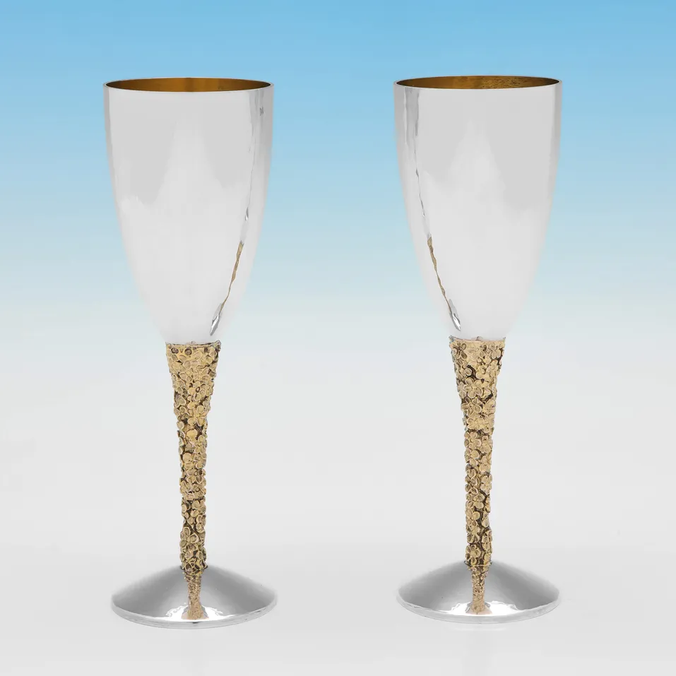 Sterling Silver Pair of Goblets - Stuart Devlin, hallmarked in 1977 London - Elizabeth II