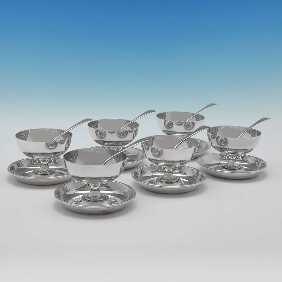 Sterling Silver Set of Grapefruit Bowls & Spoons - Walker & Hall, hallmarked in 1927 Sheffield - George V - Image 2