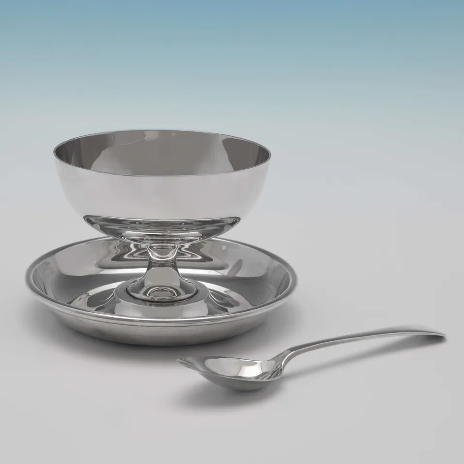 Sterling Silver Set of Grapefruit Bowls & Spoons - Walker & Hall, hallmarked in 1927 Sheffield - George V - Image 3