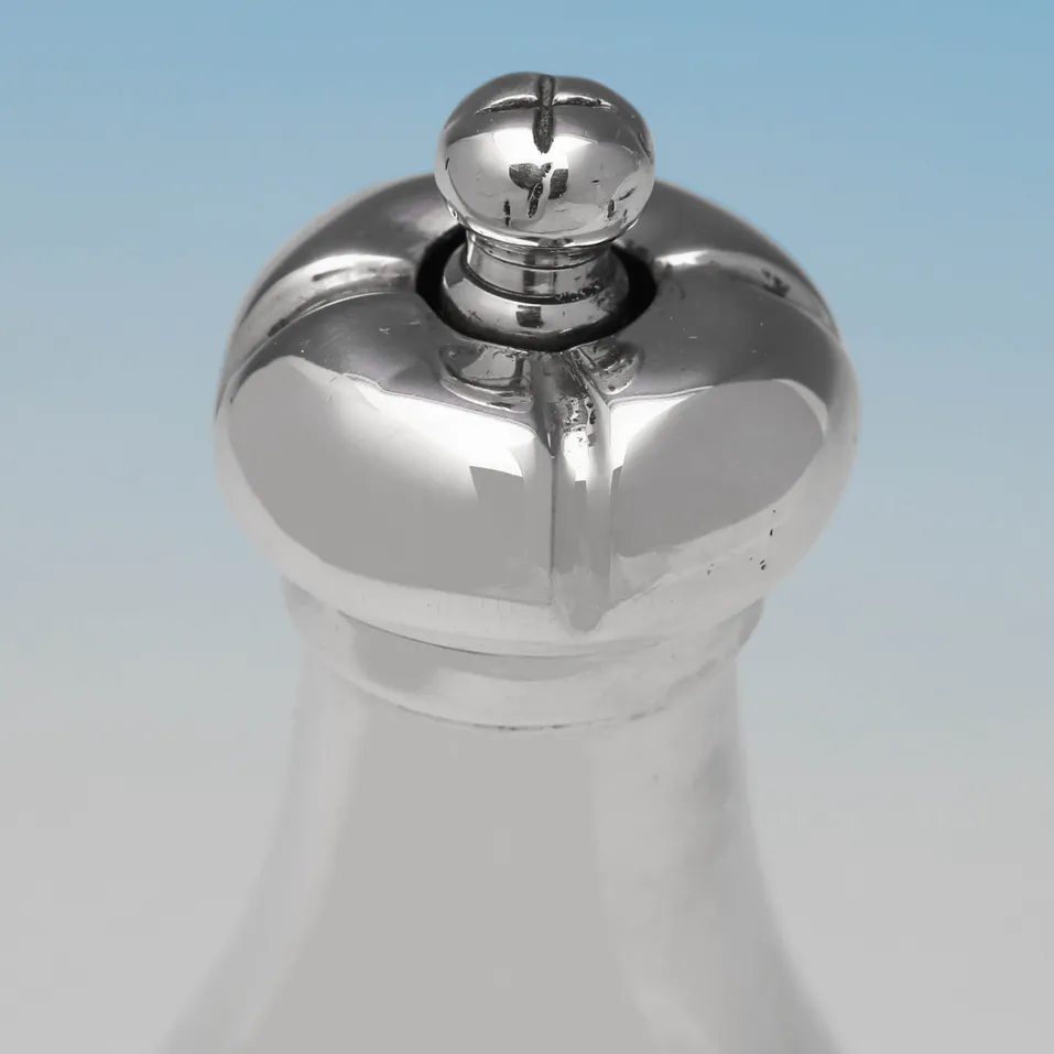 Antique Sterling Silver Novelty 'Champagne Bottle' Pepper Grinder - J. H. Middelton, hallmarked in 1886 London - Victorian - Image 3