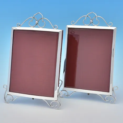 Antique Sterling Silver Pair of Photograph Frames - Samuel M. Levi, hallmarked in 1899 Birmingham - Victorian - Image 1
