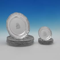 Sterling Silver Set of Dinner Plates & Side Plates - Garrard & Co. Ltd, hallmarked in 1975 Sheffield - Elizabeth II - Thumbnail 1