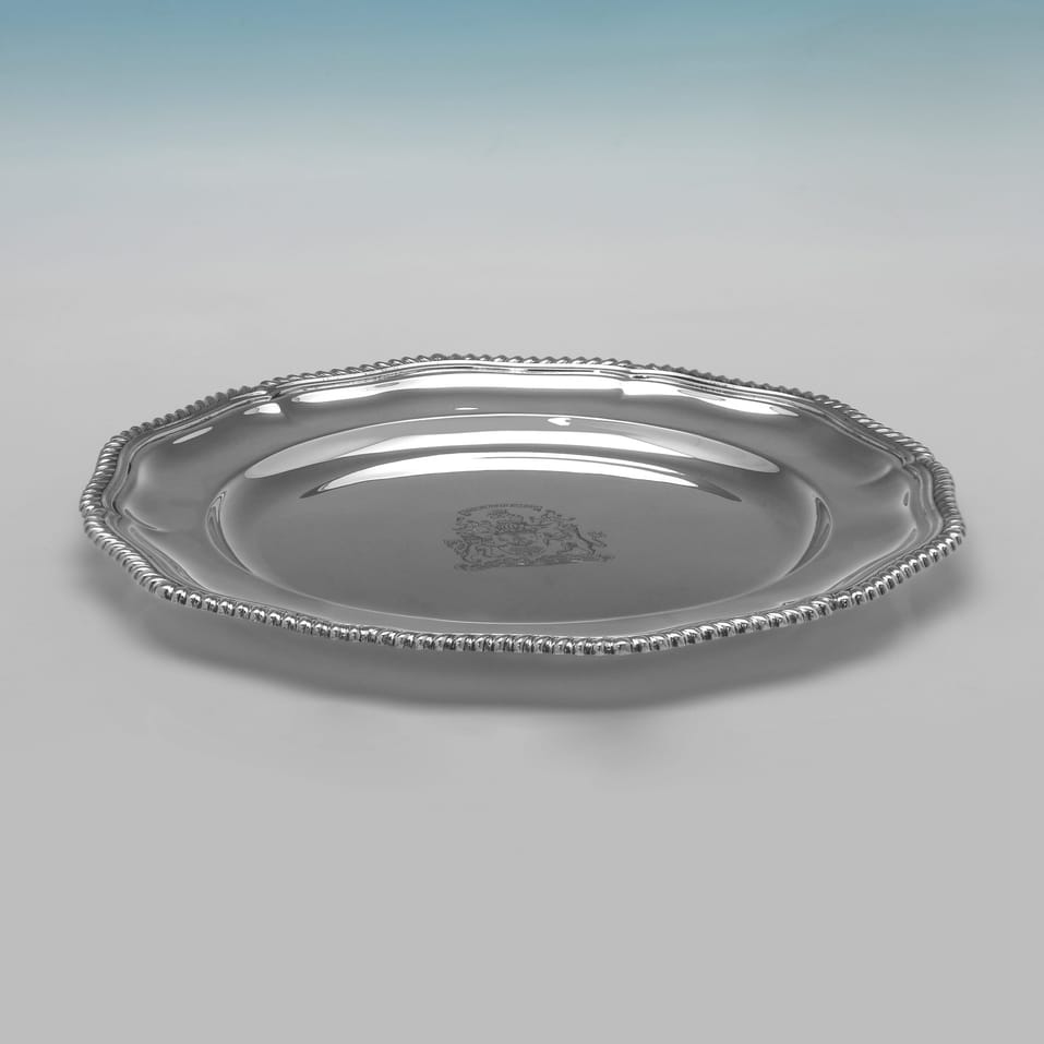 Sterling Silver Set of Dinner Plates & Side Plates - Garrard & Co. Ltd, hallmarked in 1975 Sheffield - Elizabeth II - Image 3