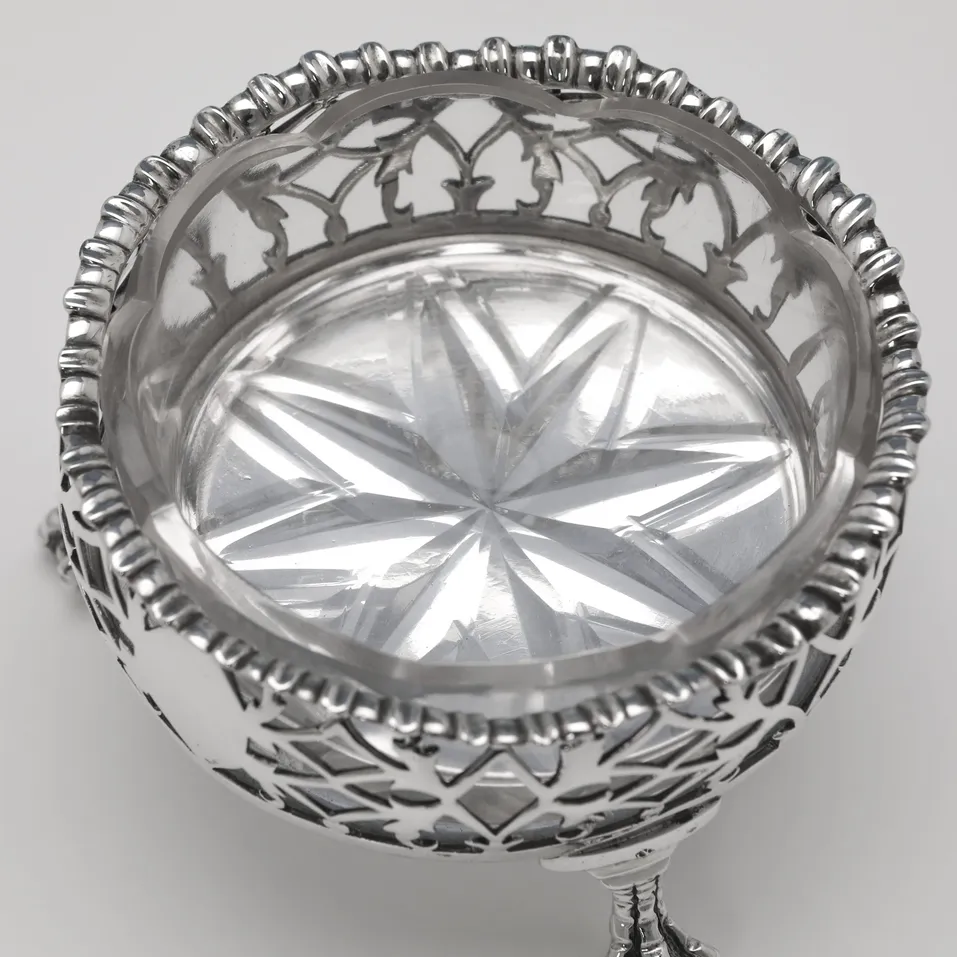 Antique Sterling Silver & Glass Pair of Pierced Salt Cellars - John Langford II & John Sebille, hallmarked in 1763 London - George III - Image 4