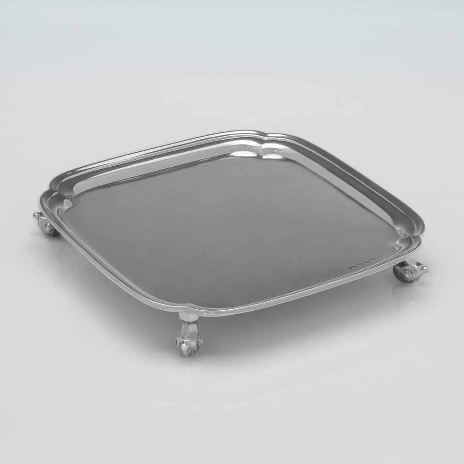 Sterling Silver Pair of Salvers - hallmarked in 1933 Sheffield - George V - Image 3