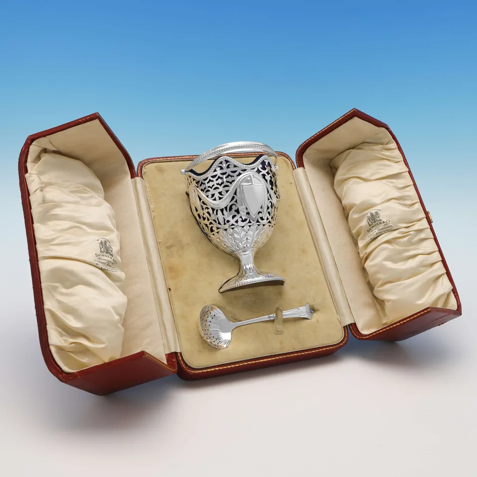 Antique Sterling Silver & Glass Sugar Basket & Spoon - Skinner & Co., hallmarked in 1914 London - George V - Image 1