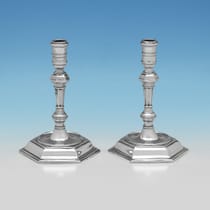 Antique Sterling Silver Pair of Tapersticks - Francis Turner, hallmarked in 1723 London - George I - Thumbnail 1