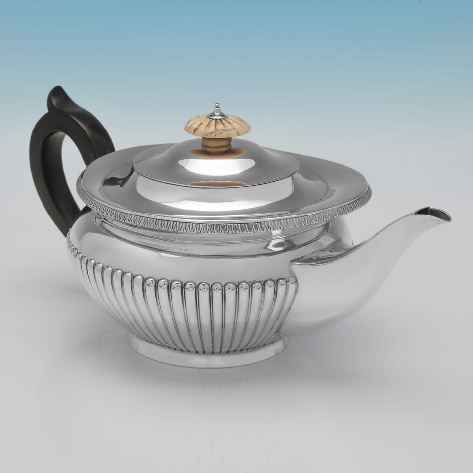 Antique Sterling Silver Teapot - J. Parkes & Co., hallmarked in 1915 London - George V - Image 2