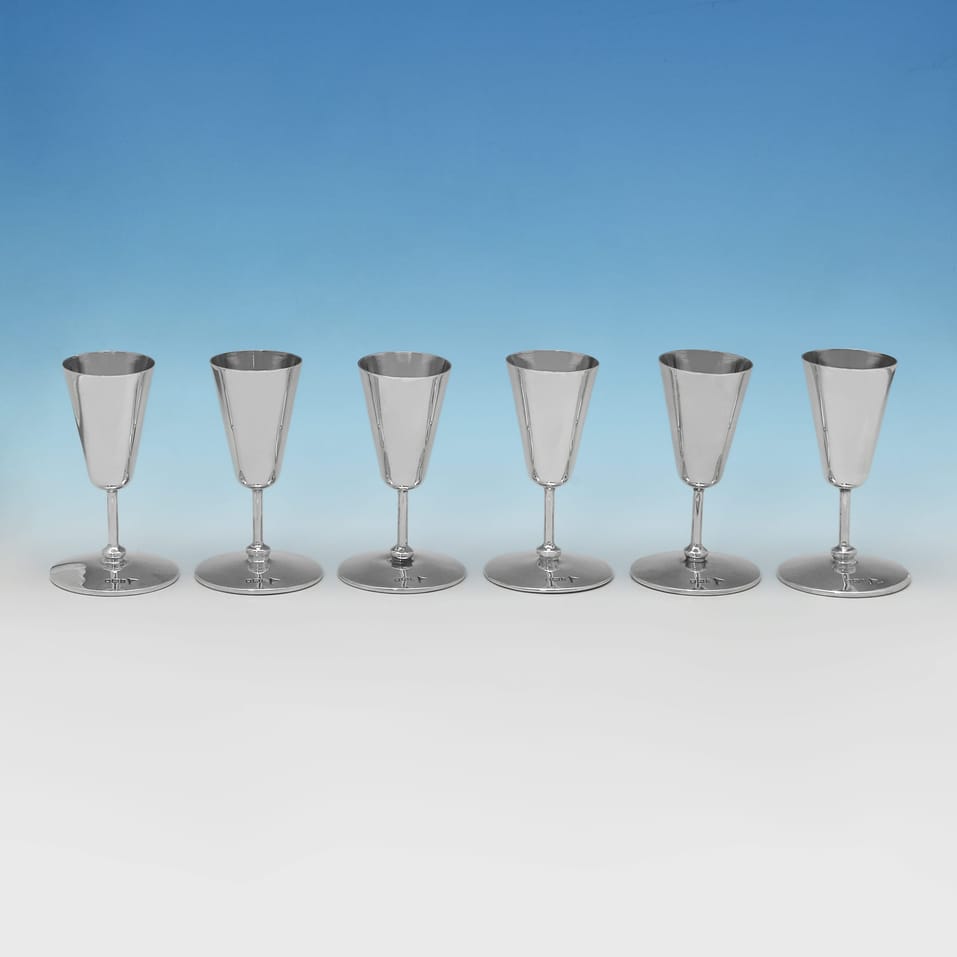 Antique Sterling Silver Set of 6 Tot Cups - Walker & Hall, hallmarked in 1913 Sheffield - George V - Image 2