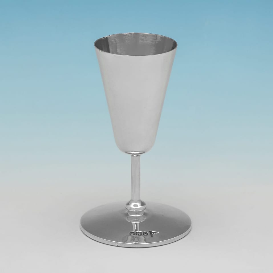 Antique Sterling Silver Set of 6 Tot Cups - Walker & Hall, hallmarked in 1913 Sheffield - George V - Image 3