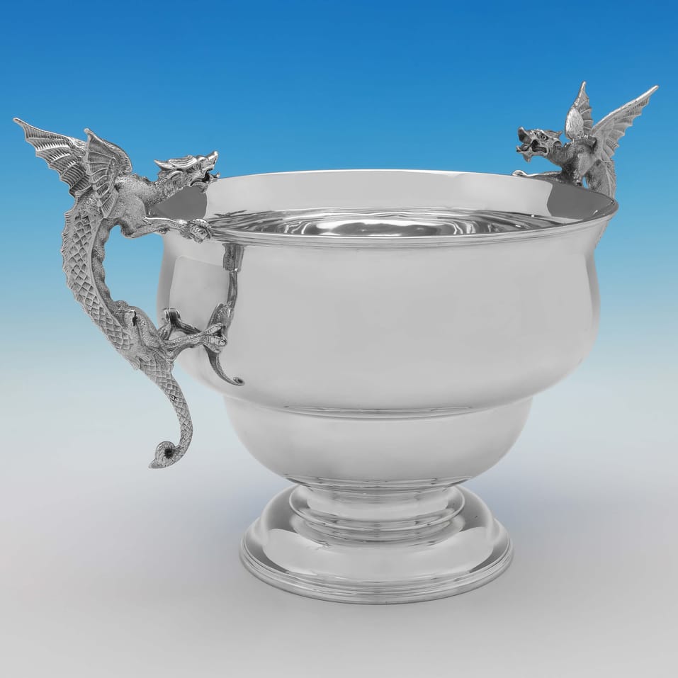 Antique Sterling Silver Trophy with Dragon Handles - Goldsmiths & Silversmiths Co., hallmarked in 1910 London - George V - Image 2