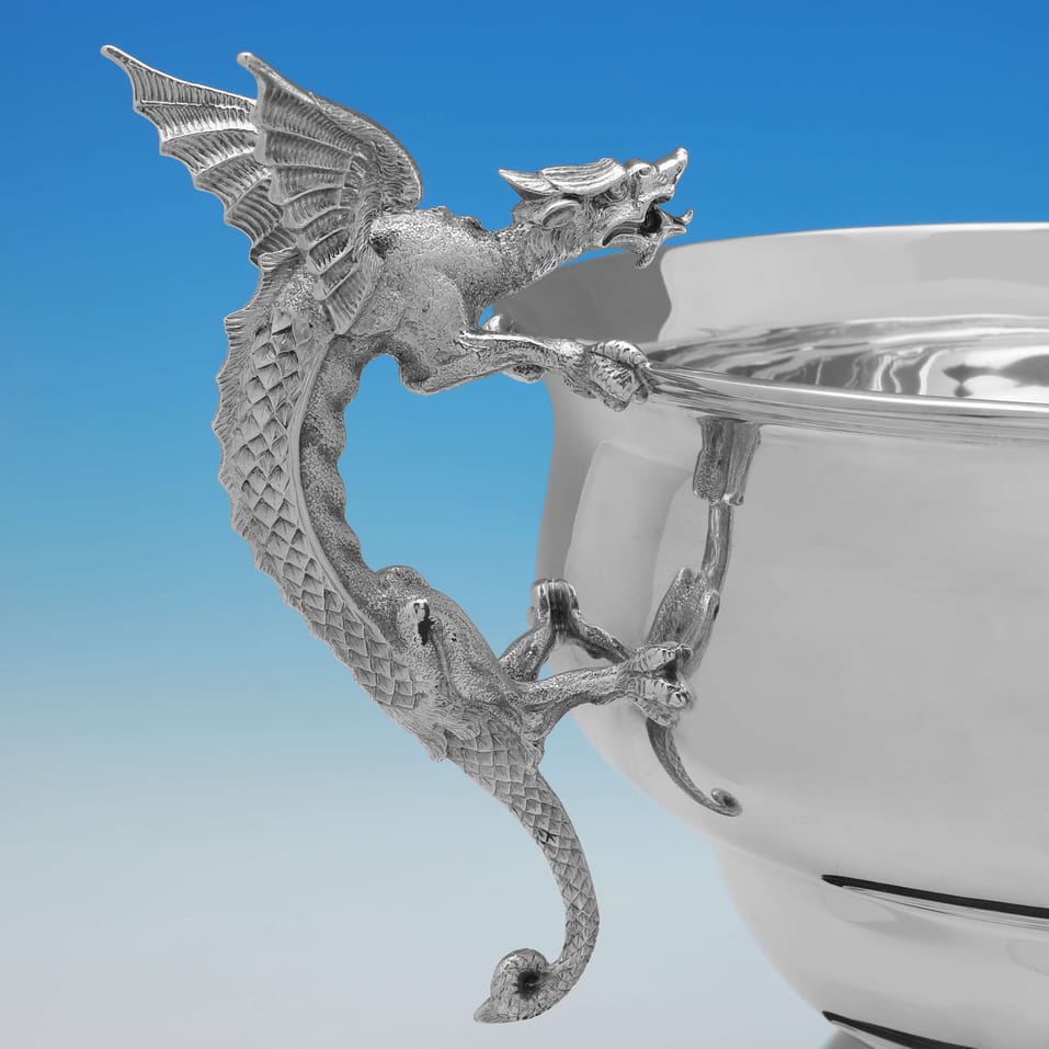 Antique Sterling Silver Trophy with Dragon Handles - Goldsmiths & Silversmiths Co., hallmarked in 1910 London - George V - Image 3