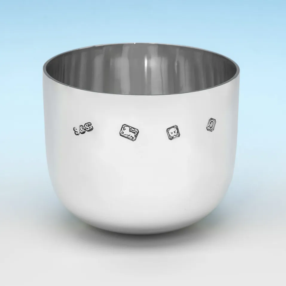 Sterling Silver Tumbler Cup - Spink & Son, hallmarked in 1978 London - Elizabeth II
