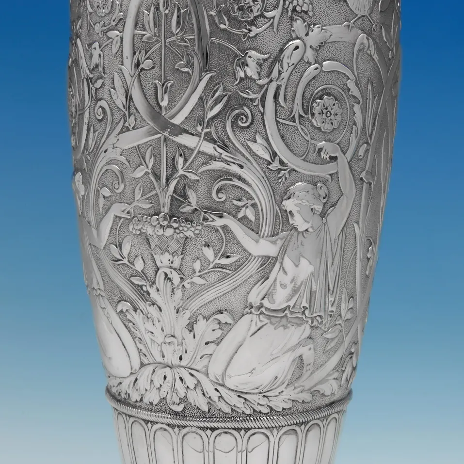 Antique Sterling Silver Etruscan Style Vase - Stephen Smith, hallmarked in 1880 London - Victorian - Image 3