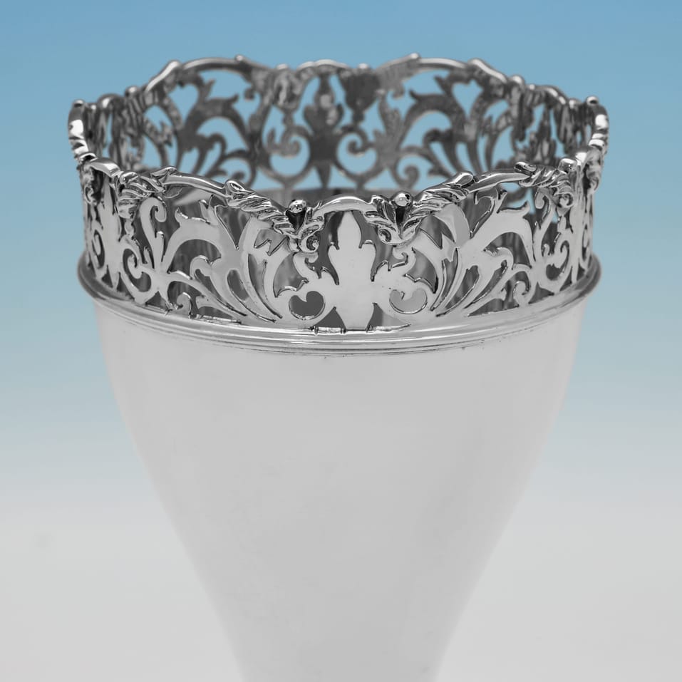 Antique Sterling Silver Pair of Vases - Jackson & Fullerton, hallmarked in 1913 London - George V - Image 3
