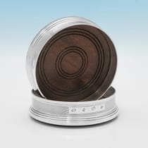 Sterling Silver Pair of Wine Coasters - W. I. Broadway & Co., hallmarked in 1981 London - Elizabeth II - Thumbnail 1