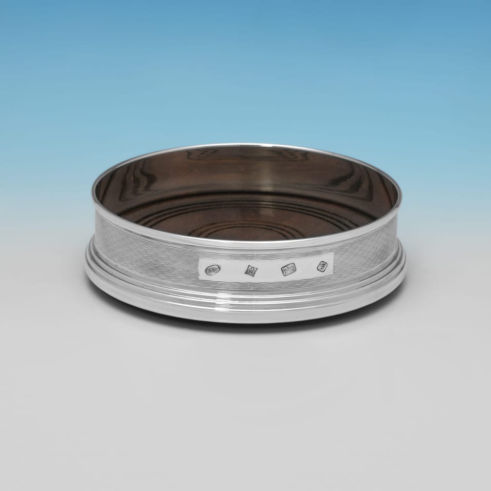 Sterling Silver Pair of Wine Coasters - W. I. Broadway & Co., hallmarked in 1981 London - Elizabeth II - Image 3