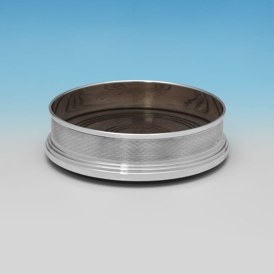 Sterling Silver Pair of Wine Coasters - W. I. Broadway & Co., hallmarked in 1981 London - Elizabeth II - Image 4